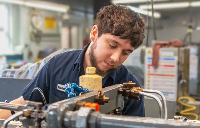 Screw machine operator at WSMP Screw machine operator at WSMP